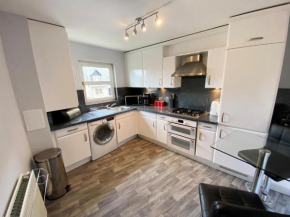 NEW Super 2 Bedroom Flat in Falkirk